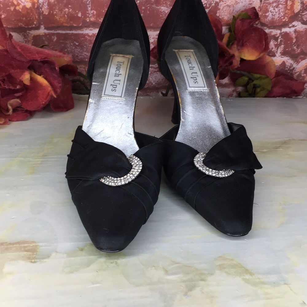 Vintage Step Up Elegant Black Satin Pumps with Rhinestone Detail - Picture 2 of 9